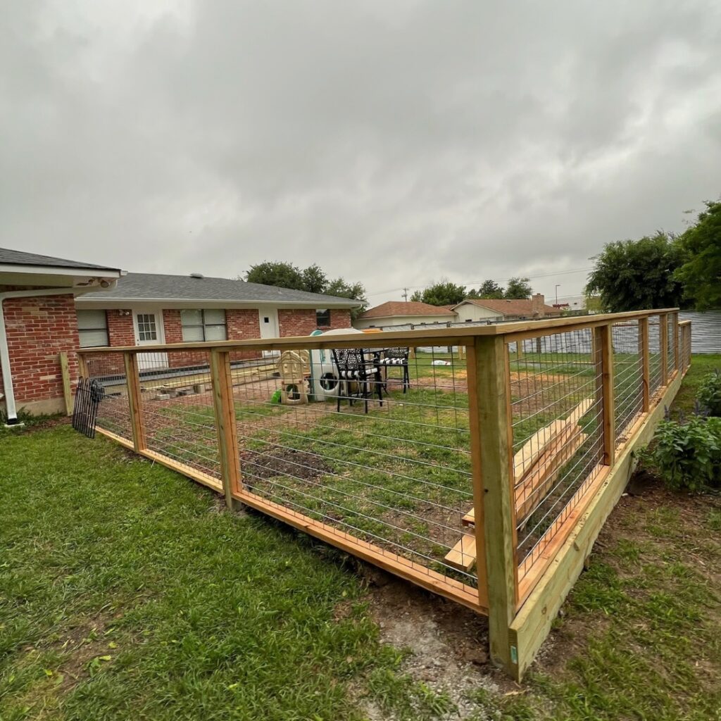 Bull panel perimeter fence installed in Austin