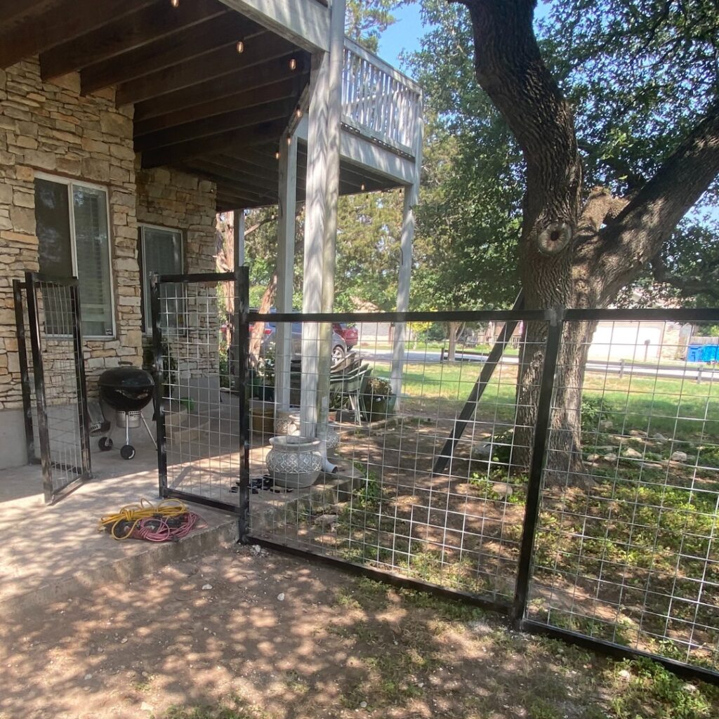 Modern bull panel fence in residential Austin yard