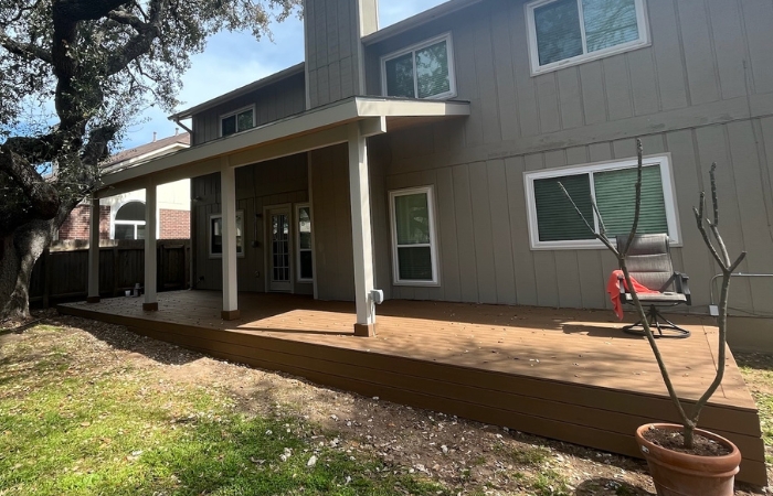 Completed Trex Saddle Brown deck with attached lean-to patio cover and wood soffit.